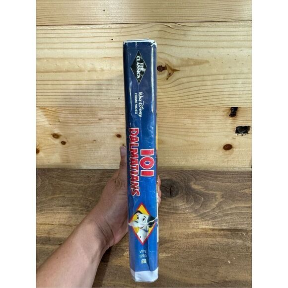 Walt Disney's 101 Dalmatians VHS Collector's Edition Black Diamond Clamshell Cas - Picture 3 of 5